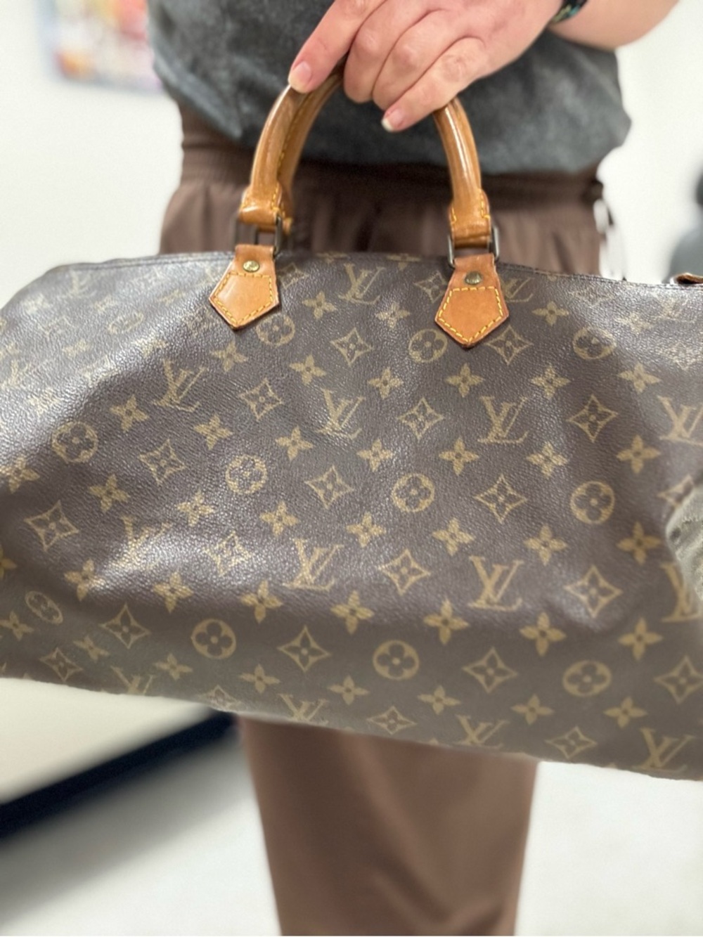 Louis Vuitton Monogram Speedy 40 with Certificate of Authenticity